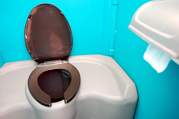 Best Portable restroom trailer rental  in Long Beach, WA